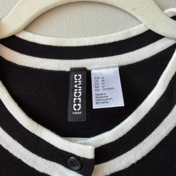 H&M Black Sleeveless Button-Front Knit Top with White Trim - Picture 4 of 4